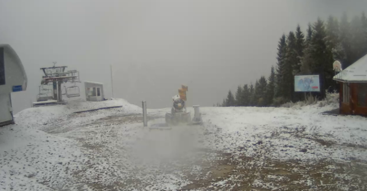 В Украине выпал первый снег: яркие фото и видео