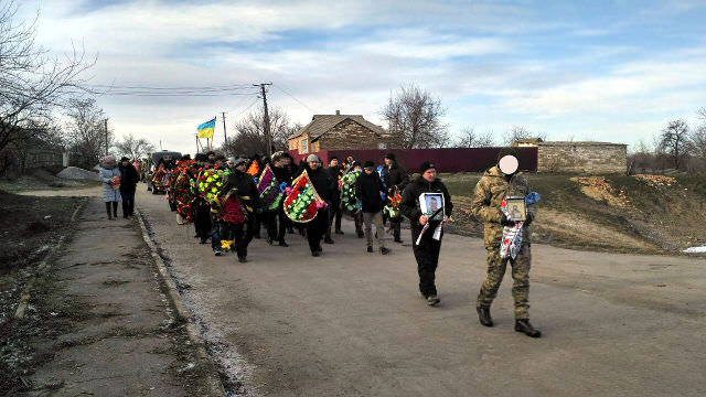 У Кіровоградській області провели в останню путь загиблого на Донбасі воїна Віктора Сухіна
