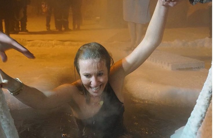 &quot;Я зробила це&quot;: Ксенія Собчак пірнула в ополонку при -40 градусах (фото)