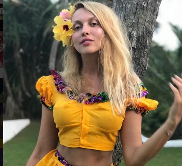 &quot;Буду їздити замість Криму&quot;: українська співачка продемонструвала яскраве фото з відпочинку