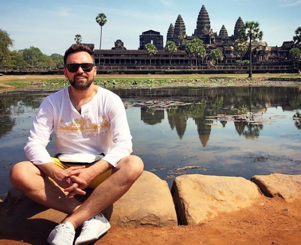 Ведучий Євробачення 2017 поїхав підкорювати Азію з дружиною-красунею (фото)