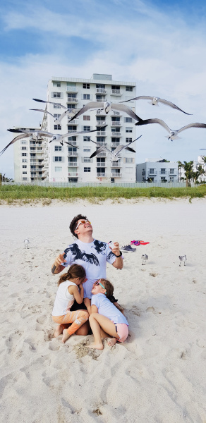 &quot;Ел крокодилов и кормил акул&quot;: как известный украинский ведущий путешествовал по Америке