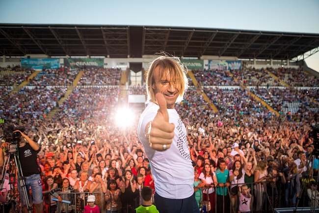 Олег Винник признался, в чем суть его нового трека с шутливым названием &quot;Пчела Майя&quot;