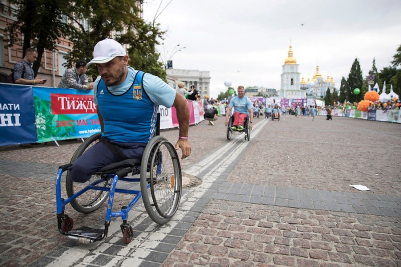 Пробіг під каштанами: Віталій Кличко відкрив 26-ту щорічну благодійну акцію