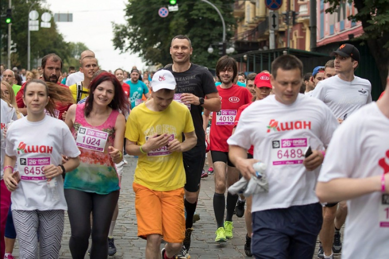 Пробіг під каштанами: Віталій Кличко відкрив 26-ту щорічну благодійну акцію