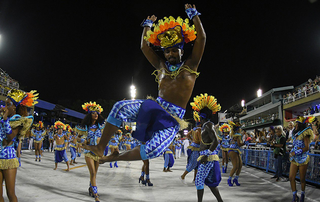 У Ріо-де-Жанейро розпочався карнавал: яскраві фото з відкриття свята