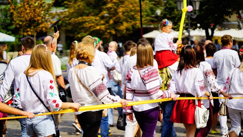 Малюки очолили Мегамарш у вишиванках в Одесі