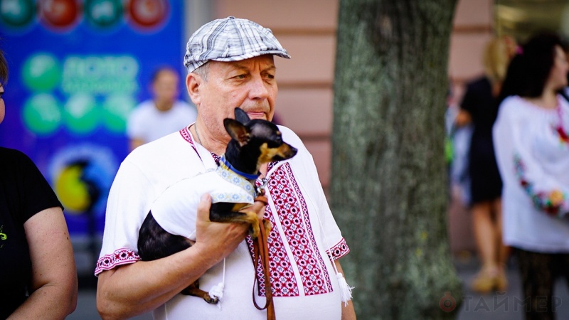Малюки очолили Мегамарш у вишиванках в Одесі
