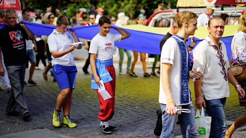 Малюки очолили Мегамарш у вишиванках в Одесі