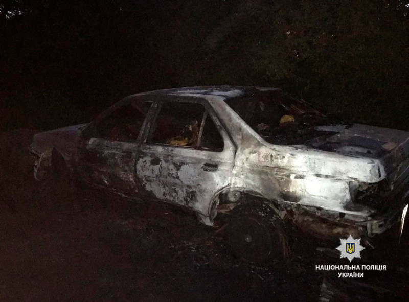 В Полтаве загорелся гараж с тремя автомобилями (фото)