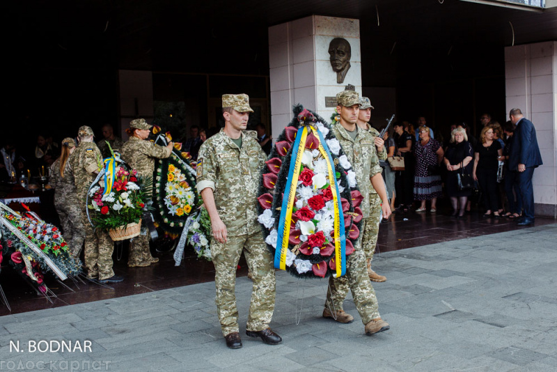 На Закарпатье прощаются с погибшими на Ровенском полигоне бойцами (фото, видео)