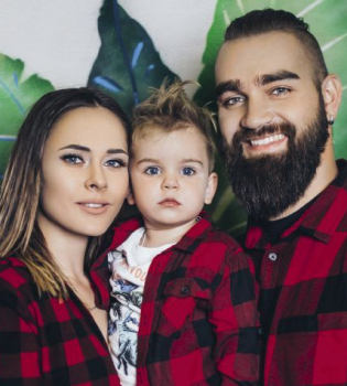 "Знайомтеся - Даня": Вокалистка The Hardkiss Юлия Санина впервые показала сына