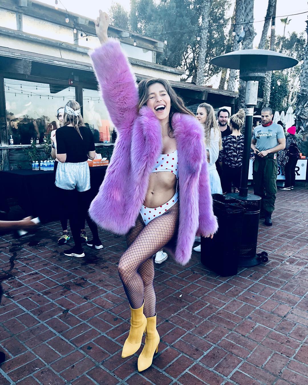 "А тобі не холодно?": Тодоренко обурила шанувальників епатажним виглядом (фото)