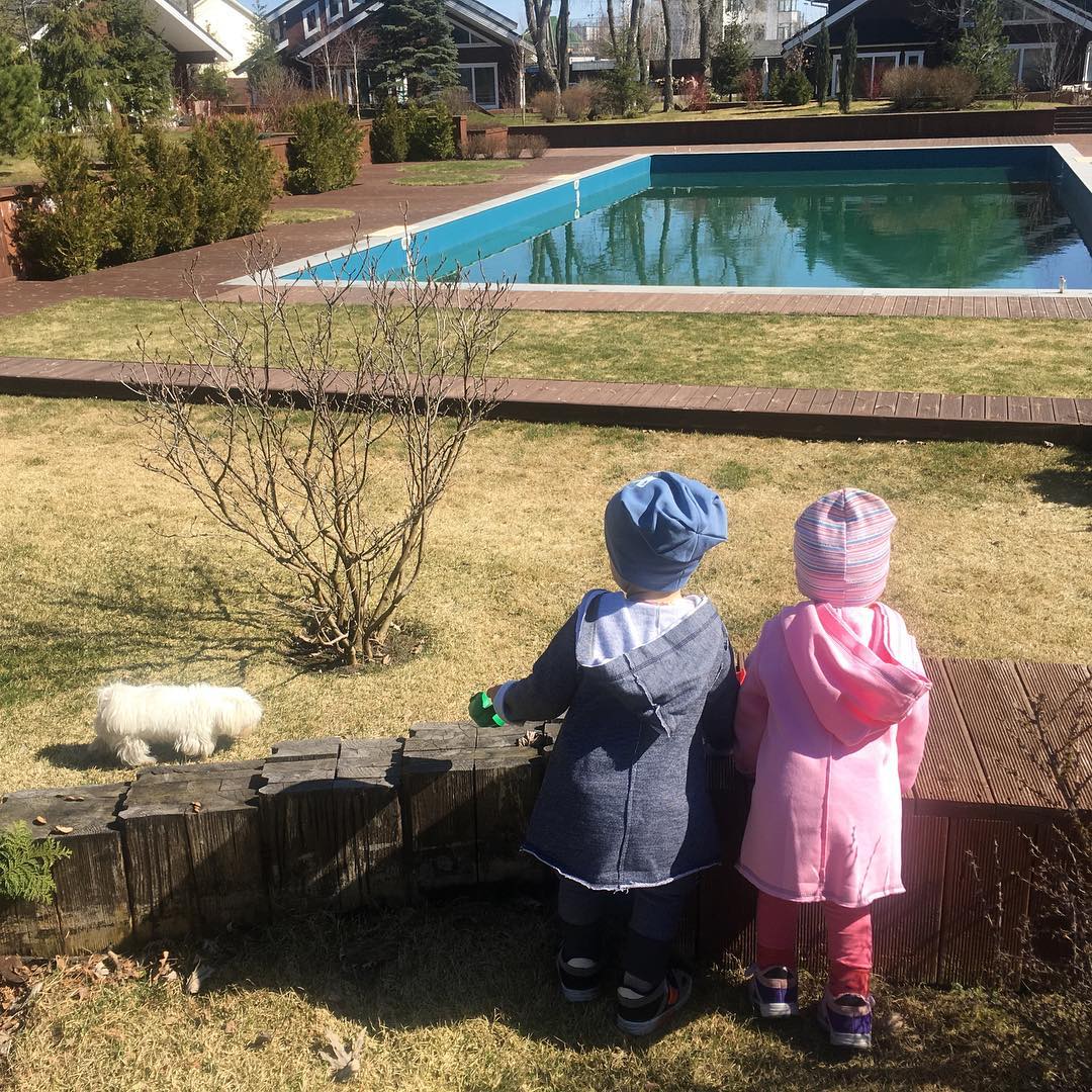 Зірки в соцмережах привітали українців з Великоднем (фото)