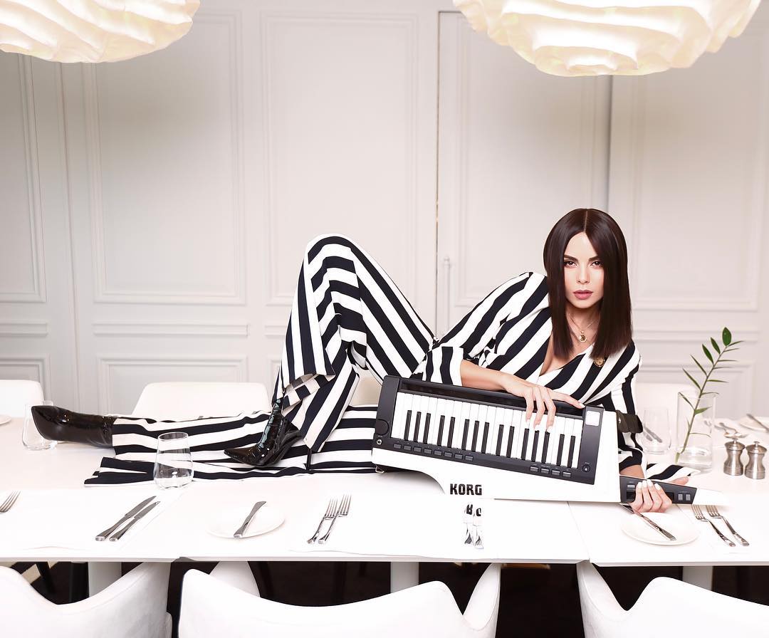 В образі 80-х: Каменських розповіла, що її надихає (яскраве фото)