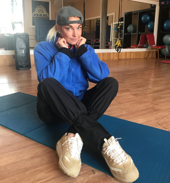 "Політика втручається": Волочкова поскаржилася на відмову США у наданні віз артистам