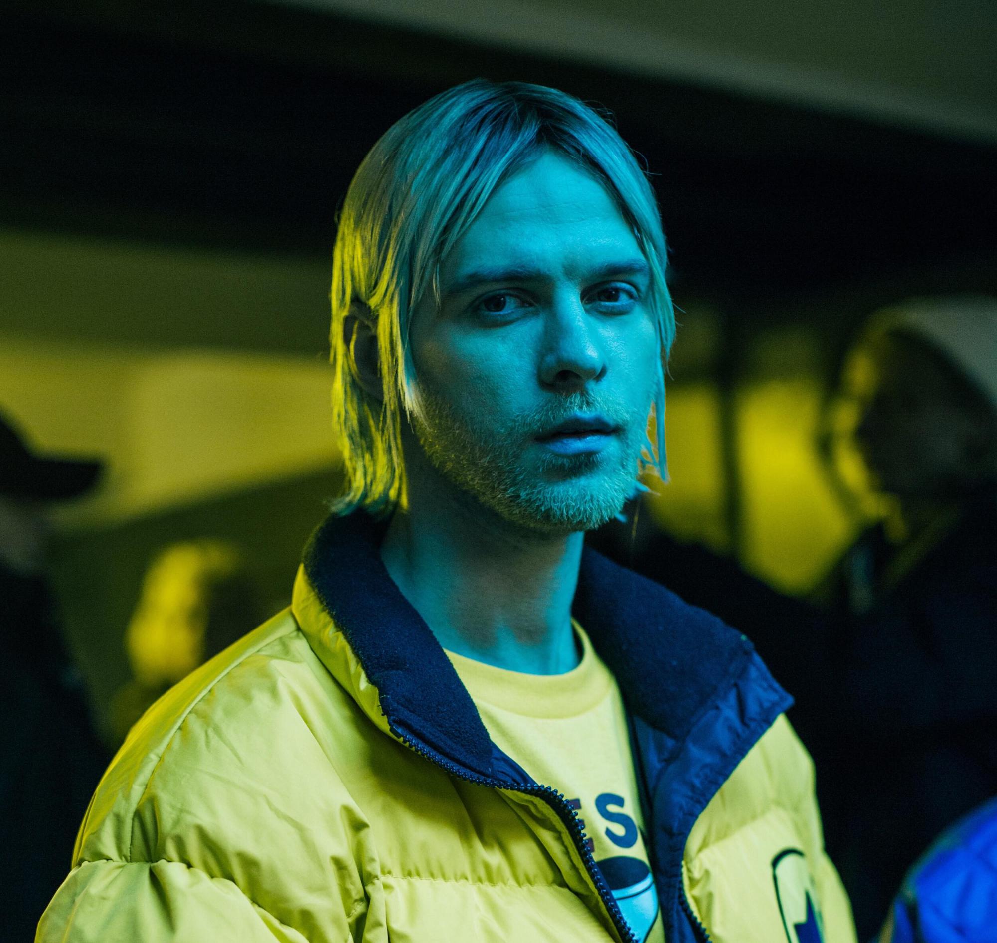 Известный украинский певец стал "ангелом" и снял клип в метро