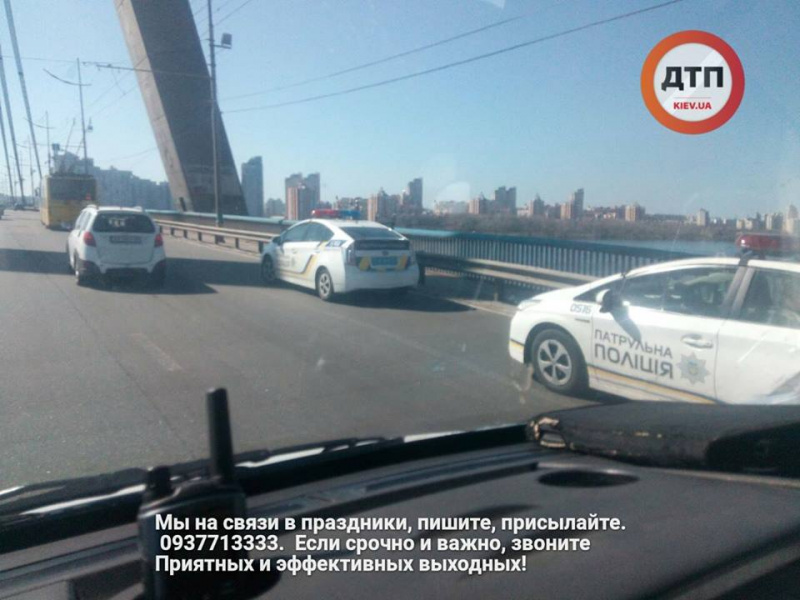 "Сняты, отшлепаны, спасены": в Киеве на мосту поймали подростков-экстремалов (фото)