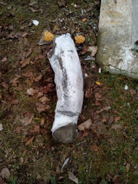 Під Кропивницьким невідомі намагалися зруйнувати пам'ятник радянським солдатам (фото)