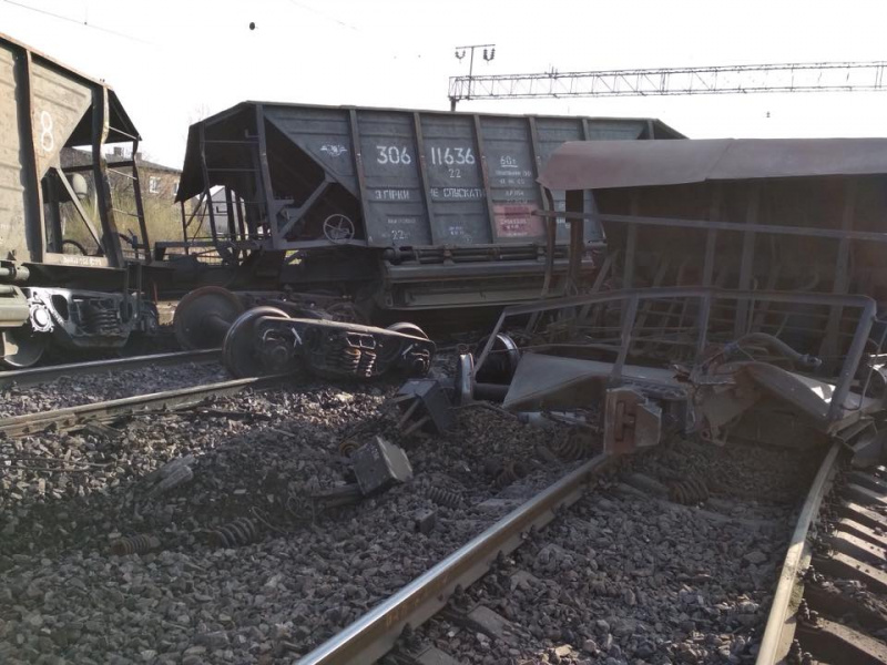 Під Львовом сталася аварія на ж/д: рух поїздів призупинено (фото і відео)