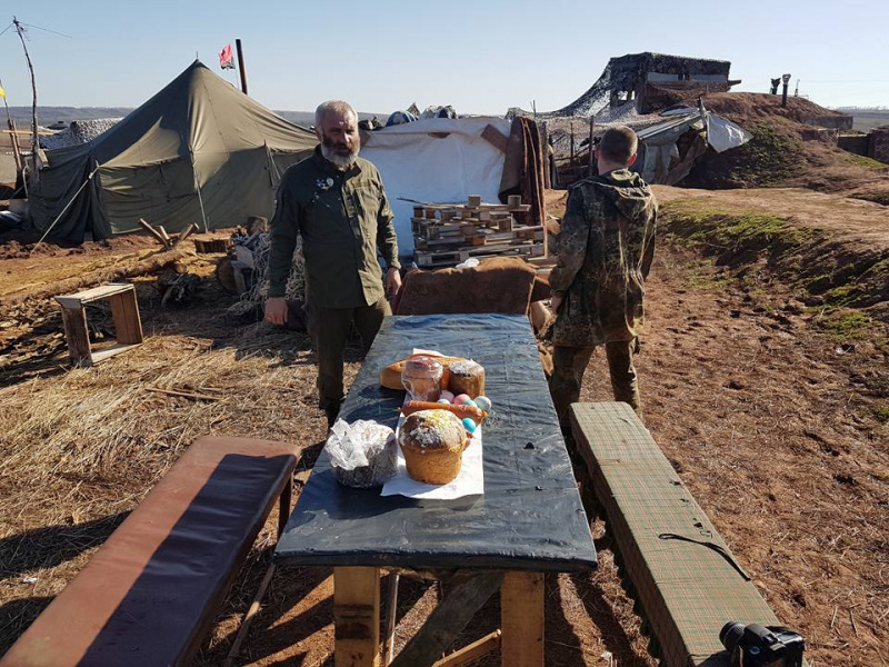 Пасха в АТО: как воины на Донбассе отмечали праздник (фото)