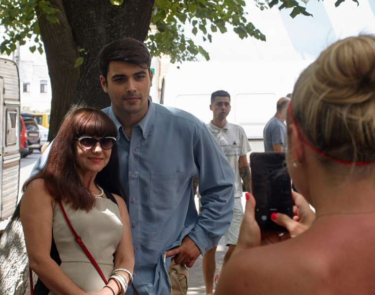 Реальні чиновники, лікарі і бізнесмени: канал "Україна" знімає новий серіал (фото)