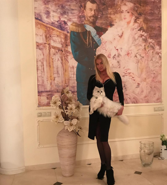 "Політика втручається": Волочкова поскаржилася на відмову США у наданні віз артистам