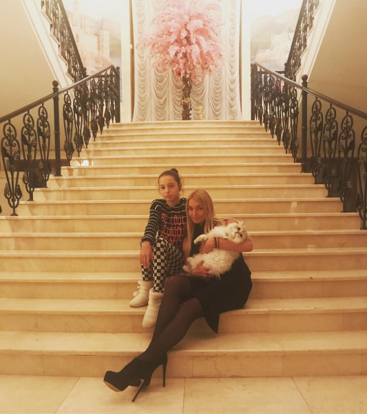 "Політика втручається": Волочкова поскаржилася на відмову США у наданні віз артистам