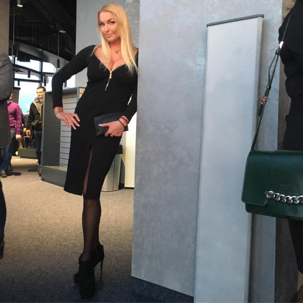 "Політика втручається": Волочкова поскаржилася на відмову США у наданні віз артистам