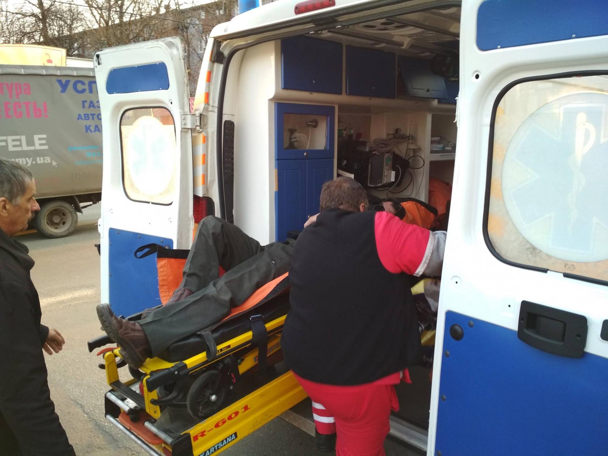 "Никакой реакции!": в Сумах в троллейбусе проигнорировали пассажира, которому стало плохо