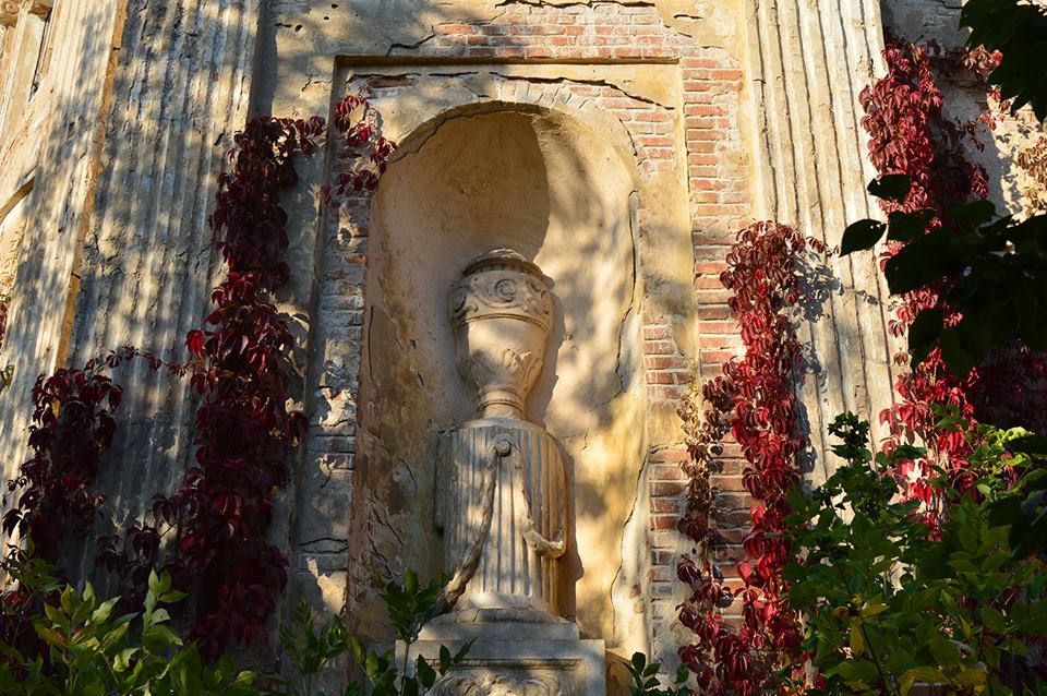 У Харківській області загорівся унікальний архітектурний пам'ятник