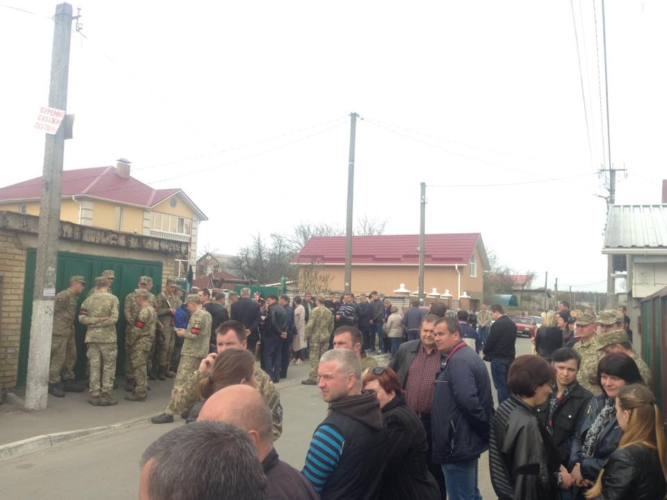 "Його серце вміщало всіх": у Києві проводили в останню путь відомого волонтера і ветерана