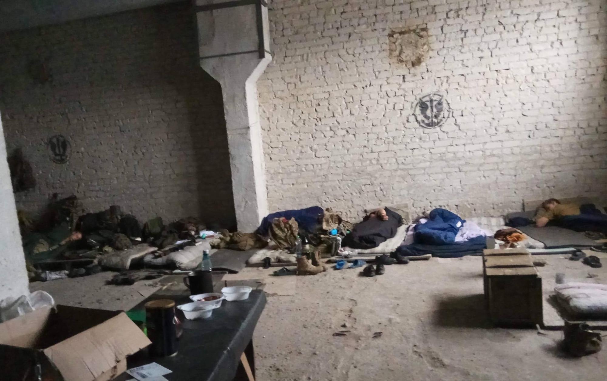 "Когда холодно и стреляют": в сети показали условия жизни снайперов на передовой