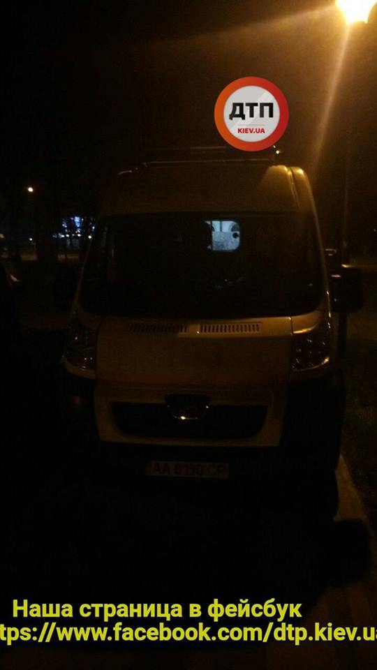 Вибух в парку: у Києві п'яний військовий в ході бійки кинув під ноги опонентів гранату (фото)