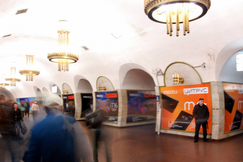 "Пробили дно": киян обурили рекламодавці у столичному метро (фото)