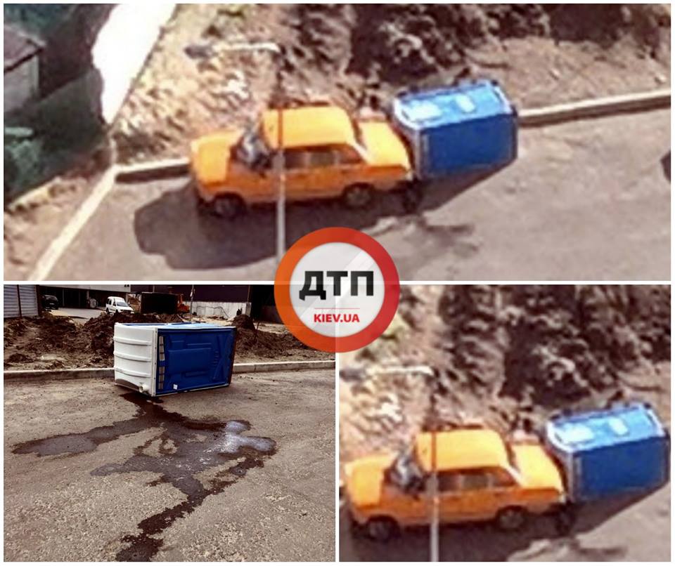 ДТП з неприємним запахом: у Києві автомобіль врізався в біотуалет