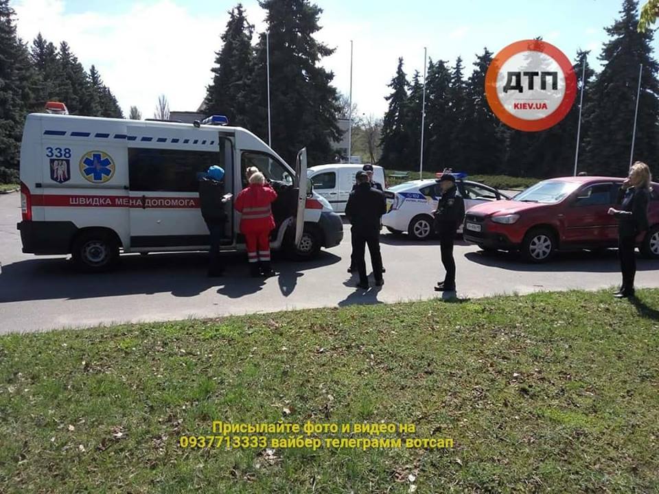 ДТП на ВДНГ у Києві водій сбив велосипедиста