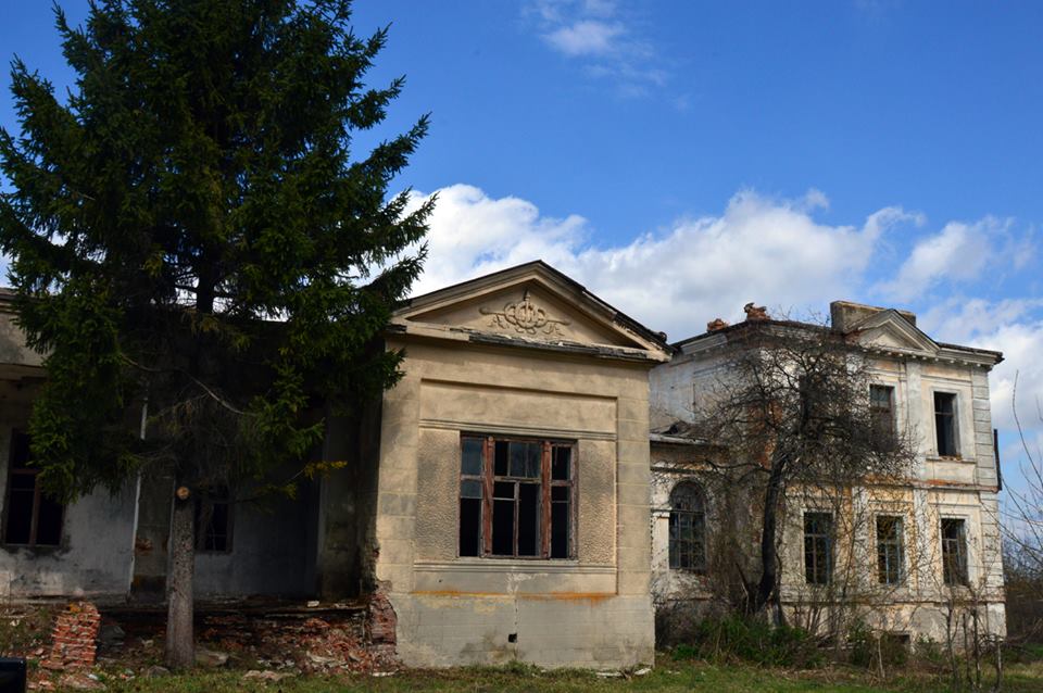 У Харківській області загорівся унікальний архітектурний пам'ятник