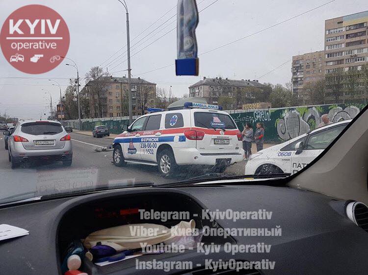 Серьезная авария в Киеве: столкнулись &quot;скорая&quot; и маршрутка (фото)