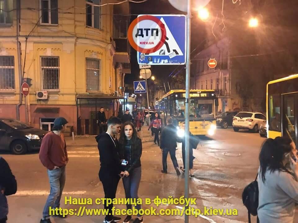 В троллейбусе Киева произошла поножовщина (фото)