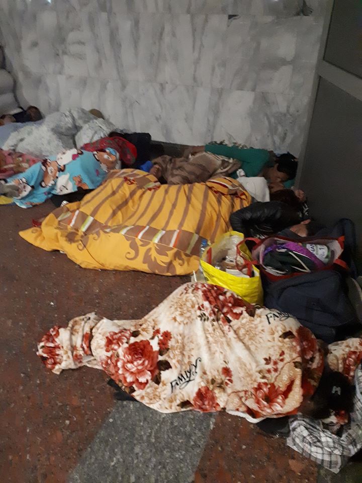 "Приехали в Киев за конфетами": в полиции прокомментировали ситуацию с ромами на вокзале