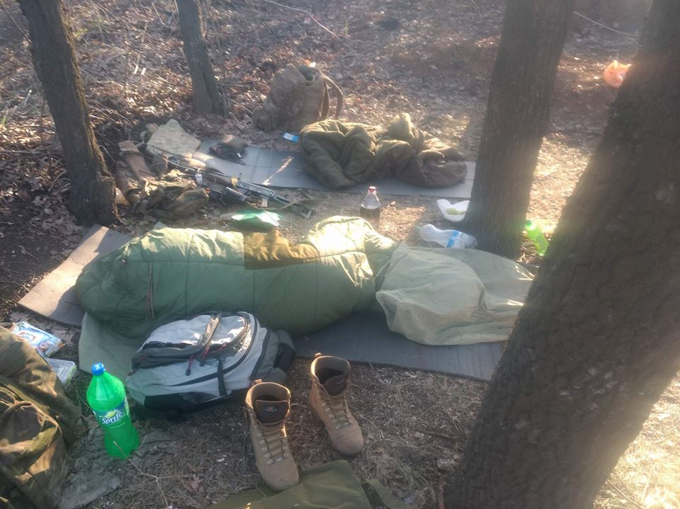 В сети показали условия, в которых живут украинские разведчики на Донбассе (фото)