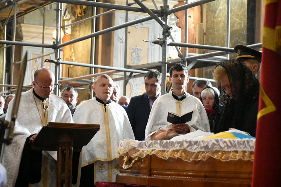 У Львові провели в останню путь бійця, який загинув в зоні АТО (фото)