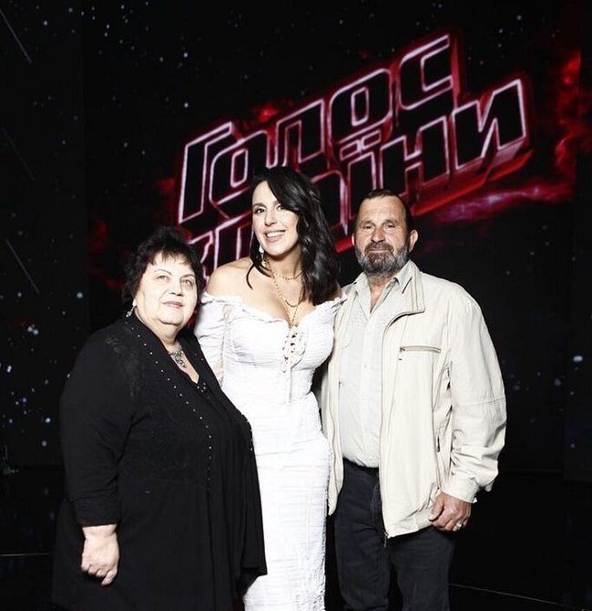 Джамала з батьками