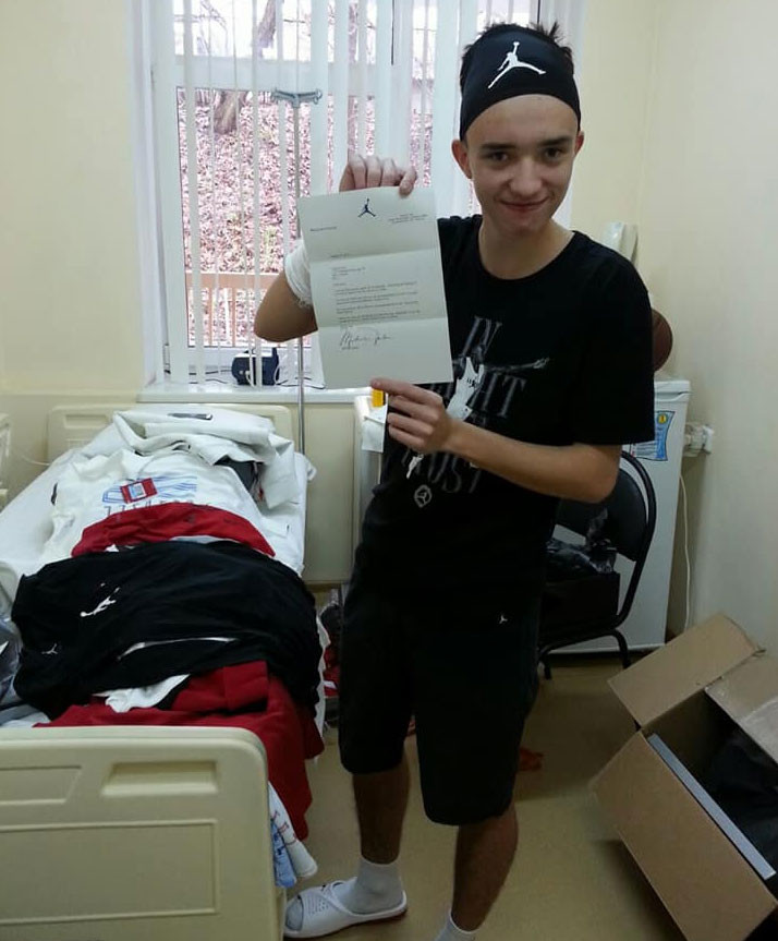 Майкл Джордан прислал подарки тяжелобольному украинцу