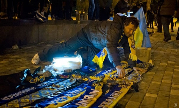 &quot;Памяти павших&quot;: футбольные ультрас вдохновили сборную Украины Маршем Единства