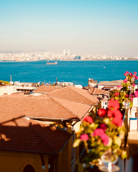 Евротуры и релакс по-турецки: где и как проводят "маевку" украинские звезды (фото)