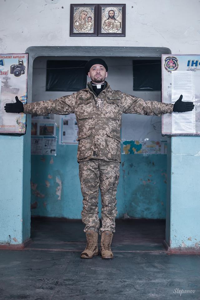 &quot;Відомий як Падре&quot;: як АТОвець-капелан відрікся від Московського патріархату і став допомагати бійцям