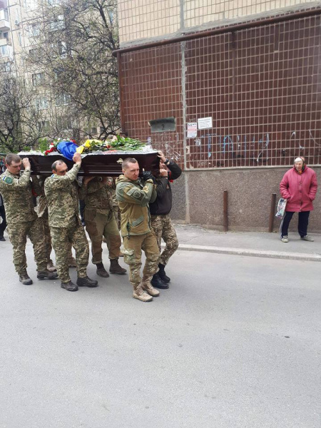 У Кривому Розі провели в останню путь 21-річного бійця АТО