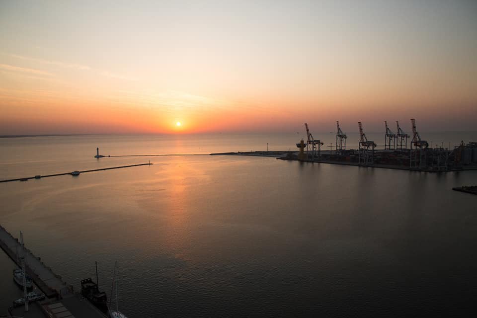 В сети показали потрясающие фото Одессы из окна заброшенного отеля